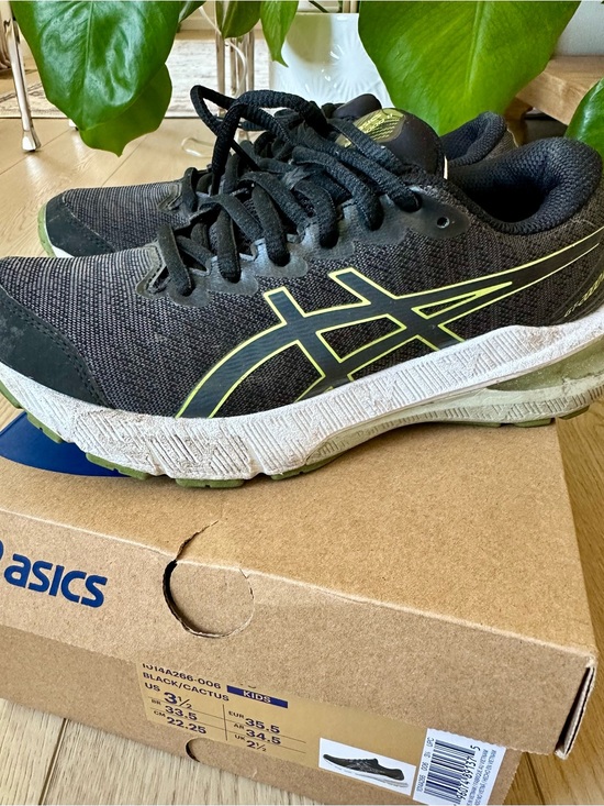 Asics Other - ASICS GT2000 kids' Black Running Sneakers, size 3.5 US